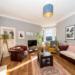 Books & Bridges Apartment
